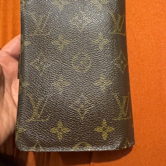 LV monogram medium sized wallet - Picture 2 of 11